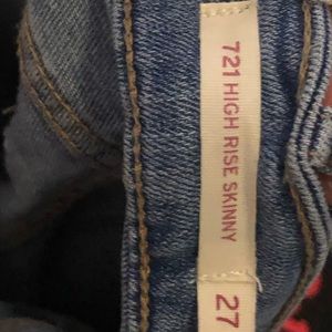 LEVIS HIGH RISE JEANS